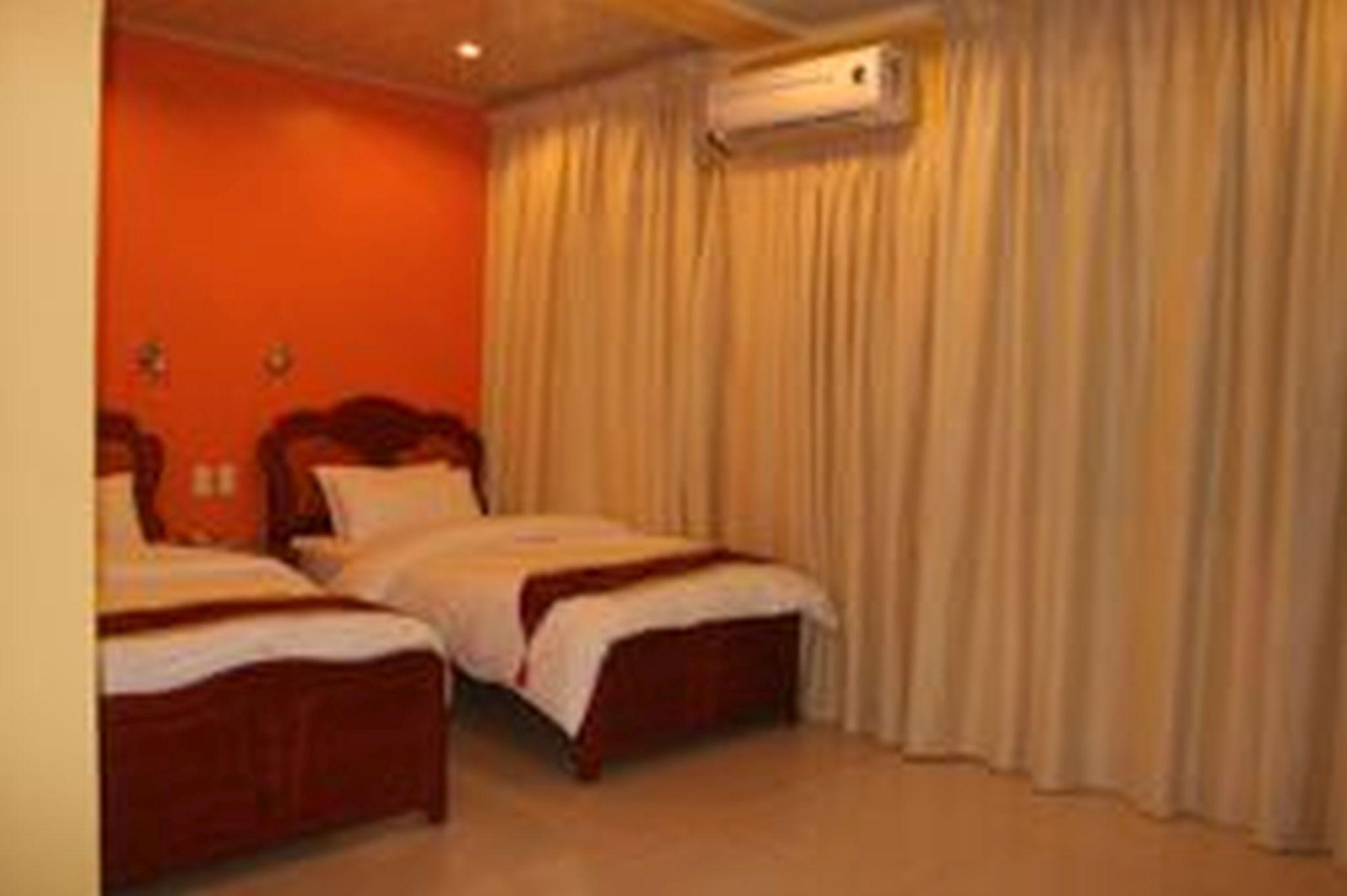 A&A Plaza Hotel Puerto Princesa Esterno foto