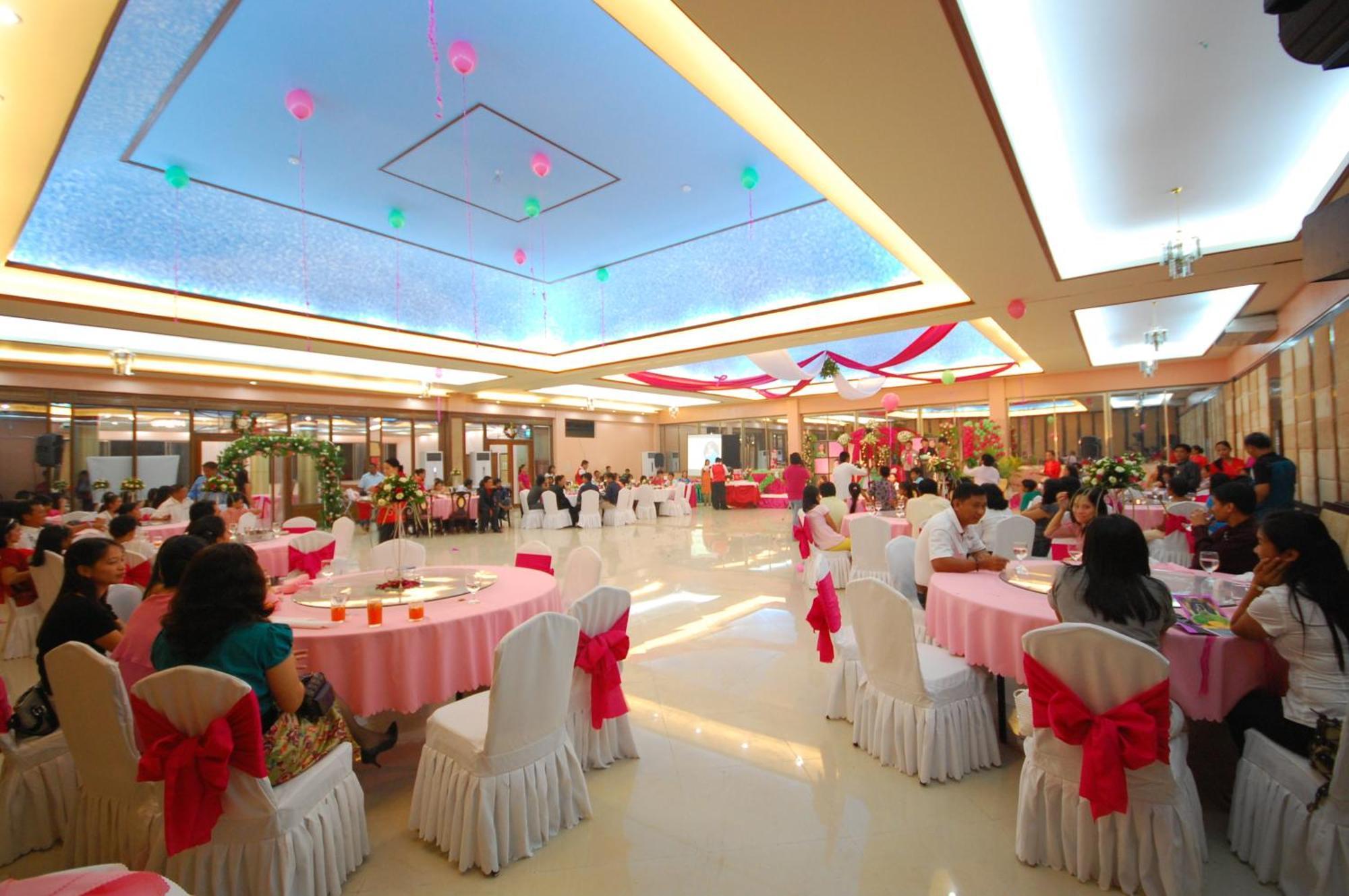 A&A Plaza Hotel Puerto Princesa Esterno foto
