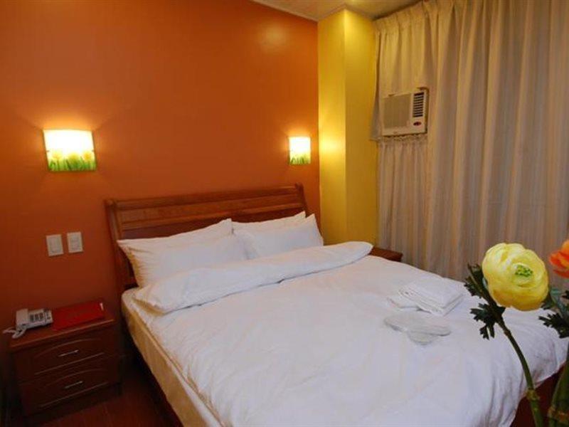 A&A Plaza Hotel Puerto Princesa Esterno foto