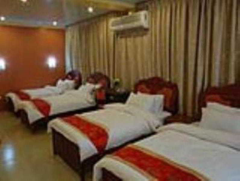 A&A Plaza Hotel Puerto Princesa Esterno foto